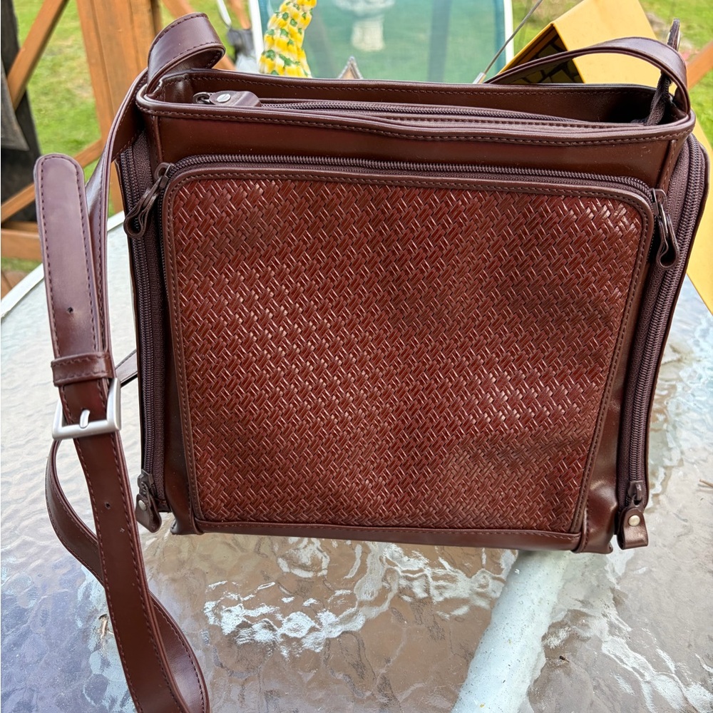 American Leathersmith Cross Body